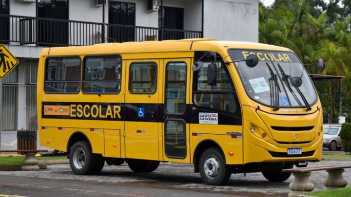 Programa Caminhos da Escola – Ascurra recebe novo ônibus escolar