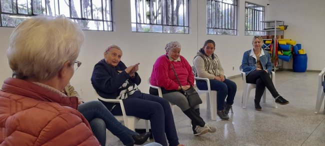 Famílias atendidas pelo CRAS de Benedito Novo aprendem a diversificar o uso dos alimentos em formação com parceria do SESI