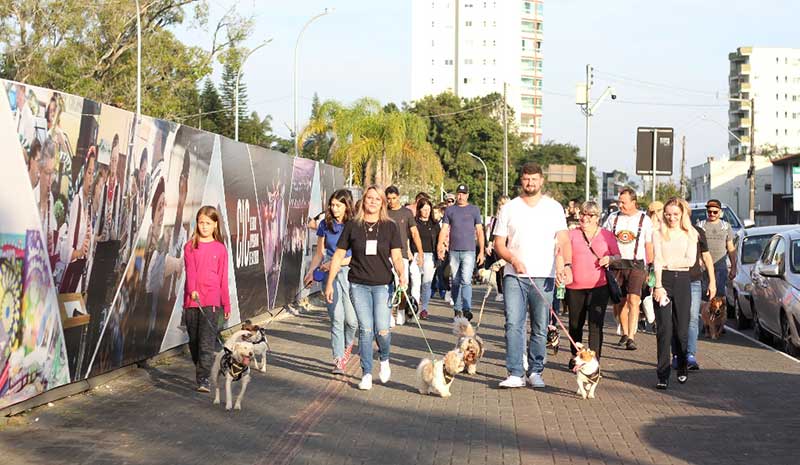 Cãominhada Julho Dourado atrai mais de 200 pessoas em Timbó