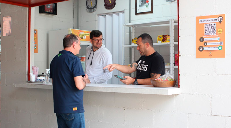 Cantina da confiança: com estudantes de 11 estados diferentes, instituição de ensino de Blumenau (SC) implanta compra autônoma de lanches