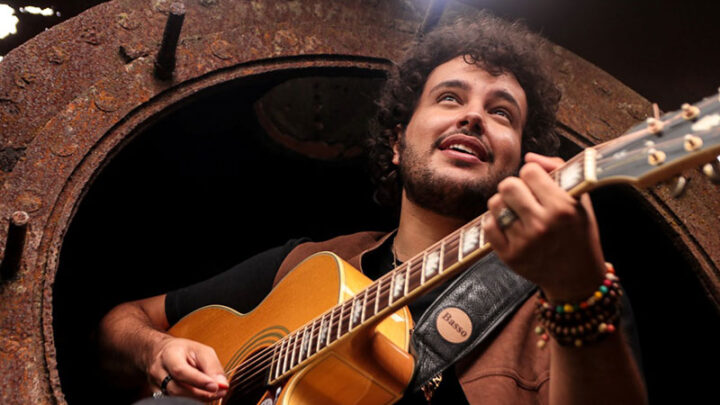 Cantor e compositor Léo Vieira faz show gratuito no Norte Shopping