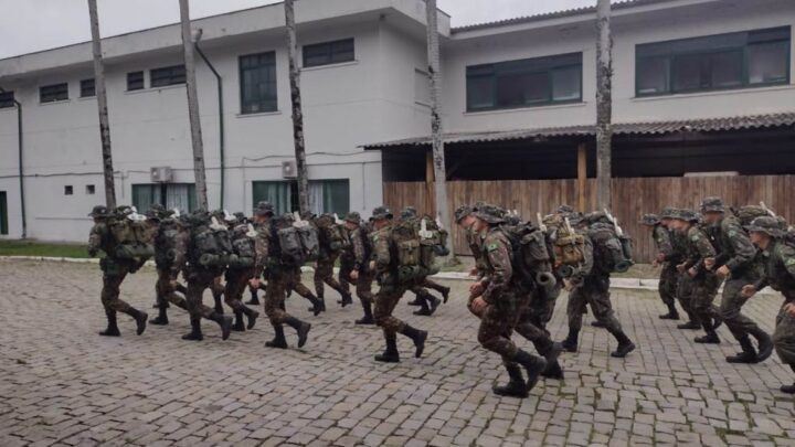 Servidores da Prefeitura de Indaial realizam visita ao 23º Batalhão de Infantaria
