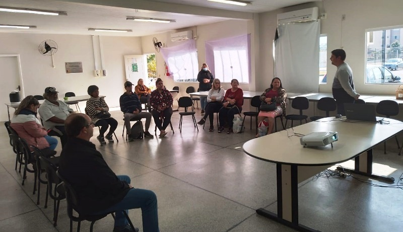 Secretaria de Desenvolvimento Social promove primeira reunião do Programa Auxílio Brasil para usuários do Cras Tapajós