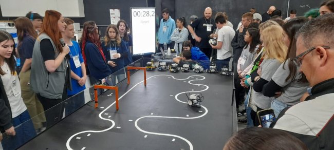 Estudantes do ensino técnico e superior apresentam soluções inovadoras para indústrias do Vale do Itajaí Estudantes do ensino técnico e superior apresentam soluções inovadoras para indústrias do Vale do Itajaí