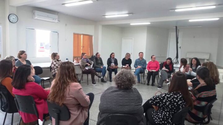 Cras Tapajós promoveu roda de conversa com profissionais da rede pública de atendimentos