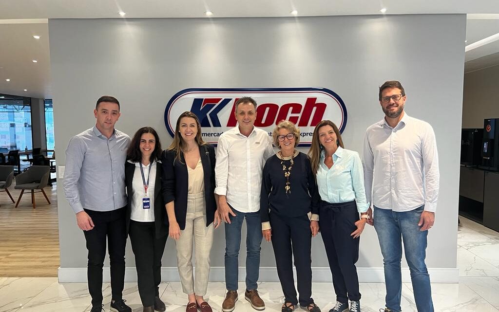 Instituto Guga Kuerten e Grupo Koch firmam parceria em prol do social Instituto Guga Kuerten e Grupo Koch firmam parceria em prol do social