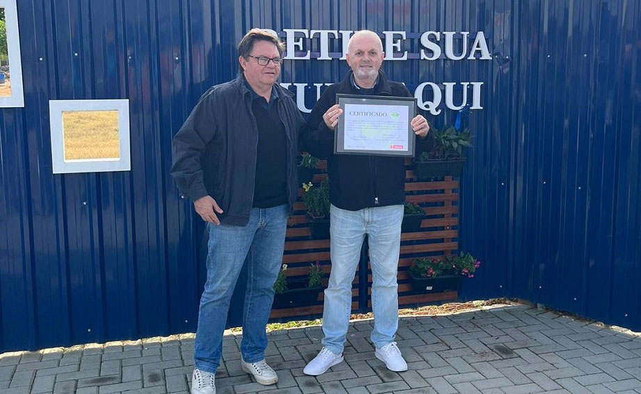 Prefeitura de Indaial entrega “Selo Verde” à empresa RH Empreendimentos