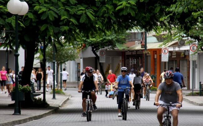 Núcleo de Cooperativas promove ação na Rota do Lazer, em Blumenau