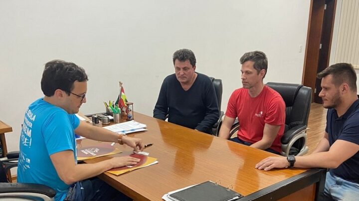 Programa Regularize Indaial oportuniza a entrega de escrituras para mais de 50 famílias