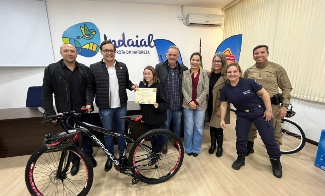Indaial – Demuttin premia vencedores do Concurso Cultural Educação para o Trânsito