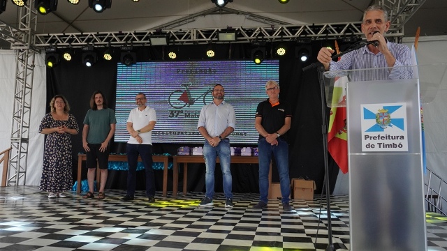 37ª Feira Catarinense de Matemática em Timbó se destaca no uso de tecnologia 37ª Feira Catarinense de Matemática em Timbó se destaca no uso de tecnologia