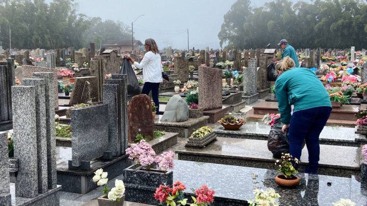 Cemitérios de Timbó funcionam normalmente neste feriado