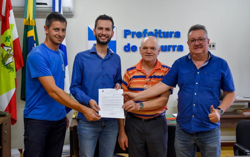 Prefeito de Ascurra sanciona Lei que institui o ensino da língua italiana em Ascurra Prefeito de Ascurra sanciona Lei que institui o ensino da língua italiana em Ascurra