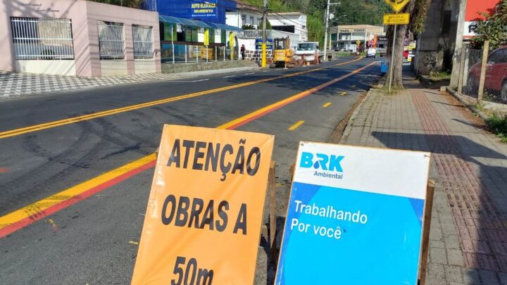 BRK intensifica adequação de poços de visita em Blumenau