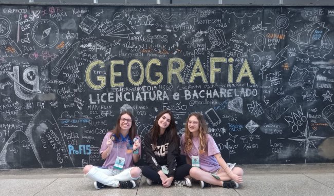 Estudante de Blumenau ganha duas medalhas nas Olimpíadas Brasileiras de Geografia e de Ciências da Terra Estudante de Blumenau ganha duas medalhas nas Olimpíadas Brasileiras de Geografia e de Ciências da Terra