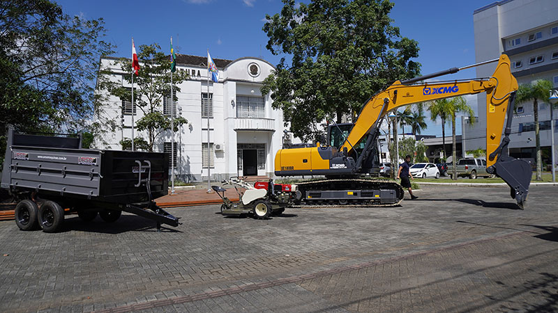 Prefeitura de Timbó adquire novos veículos e implementos agrícolas
