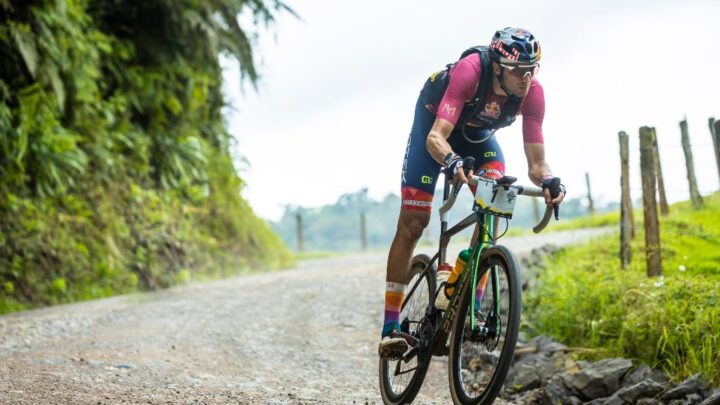 Tiago Ferreira e Flávia Oliveira são os campeões do Red Bull Gravel X, no Vale Europeu de SC