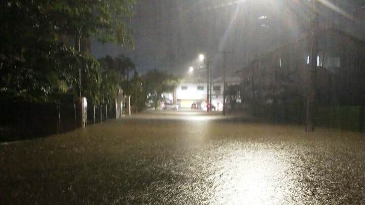 A Defesa Civil de Timbó divulgou relatório das últimas 12 horas, devido a ocorrência de forte temporal