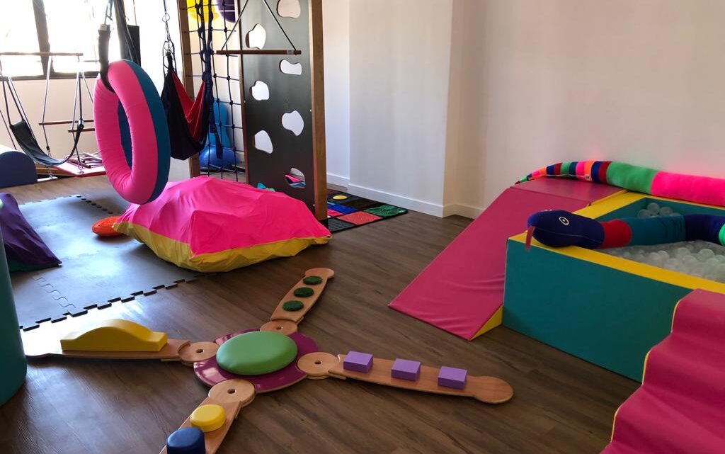 Crianças autistas têm novo espaço para atendimento especializado e inclusão, em Joinville