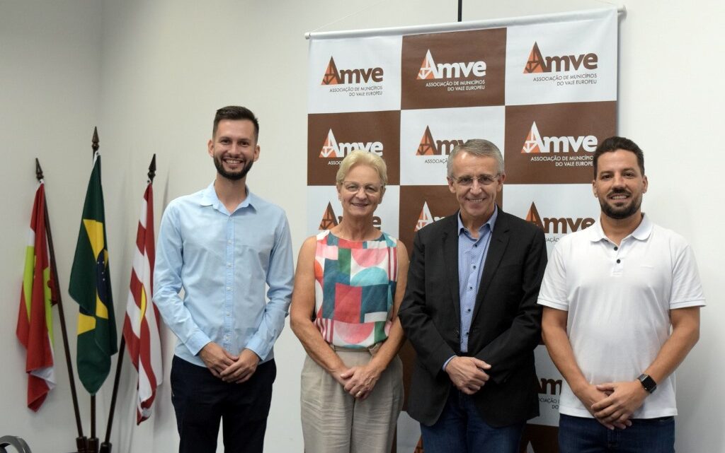 Mário Hildebrandt é empossado presidente da Amve Mário Hildebrandt é empossado presidente da Amve