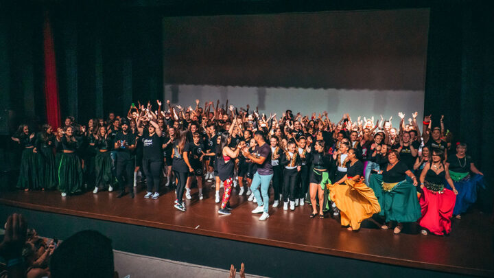 Espetáculo “Unidos na Dança” lota Teatro Municipal de Timbó