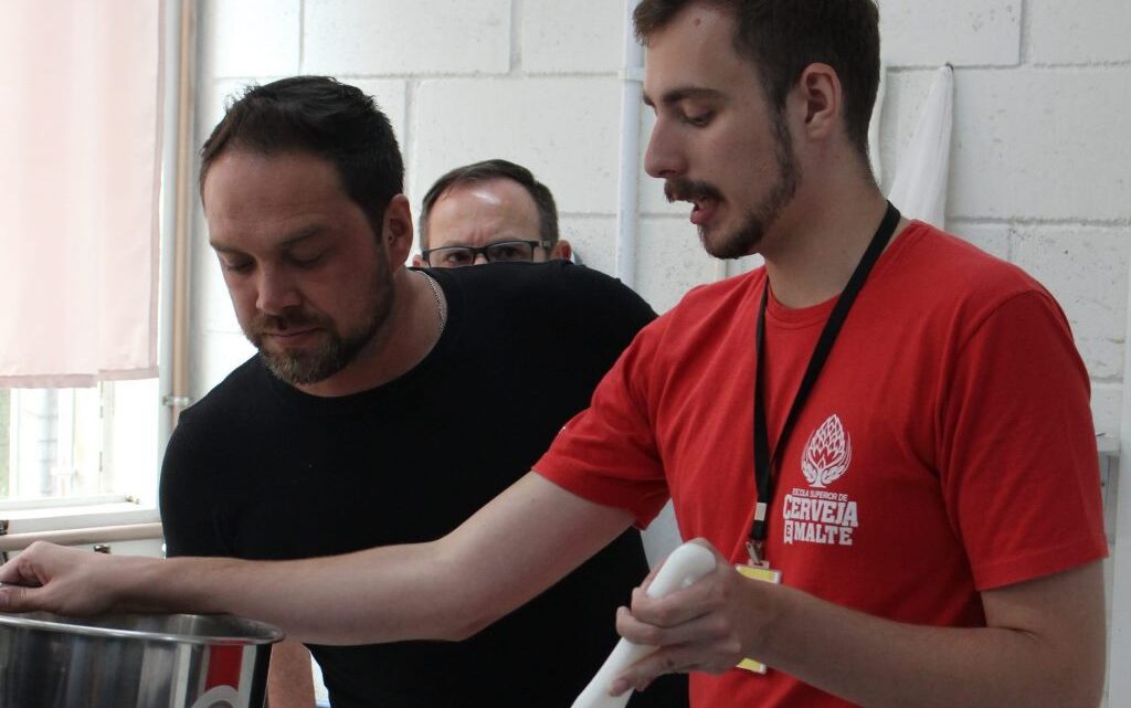 Curso online gratuito mostra como fazer cerveja em casa