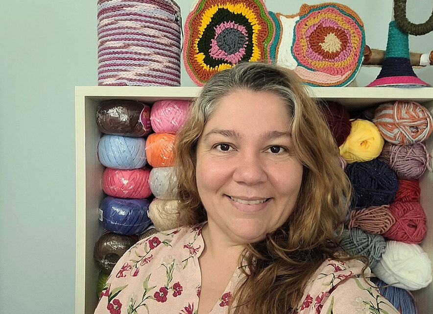 Artista têxtil catarinense expõe projetos na maior feira de artesanato do mundo