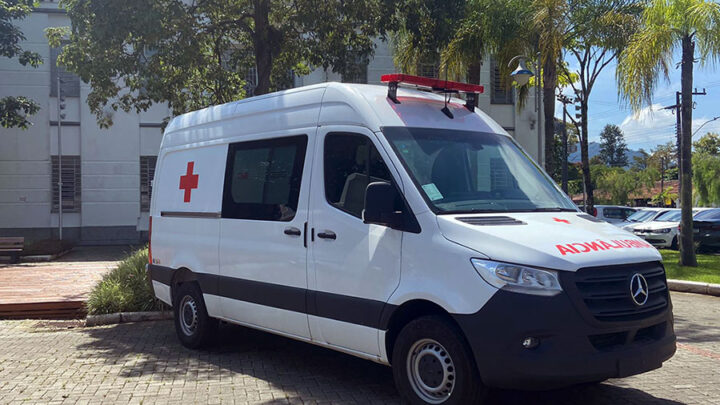 Secretaria de Saúde de Timbó adquire nova ambulância
