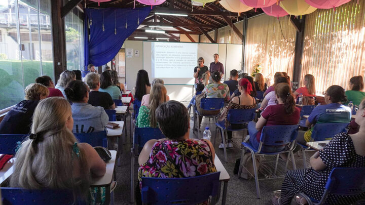Secretaria de Educação de Timbó promove roda de conversa sobre alimentação escolar