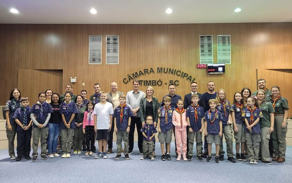 Escoteiros participam de Sessão Ordinária na Câmara Municipal de Timbó