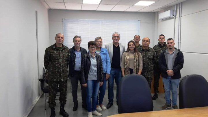 Junta Militar de Timbó recebe visita do 23º BI de Blumenau