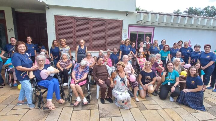 Núcleo Feminino da Rede Cooper promove ação social em casa de repouso