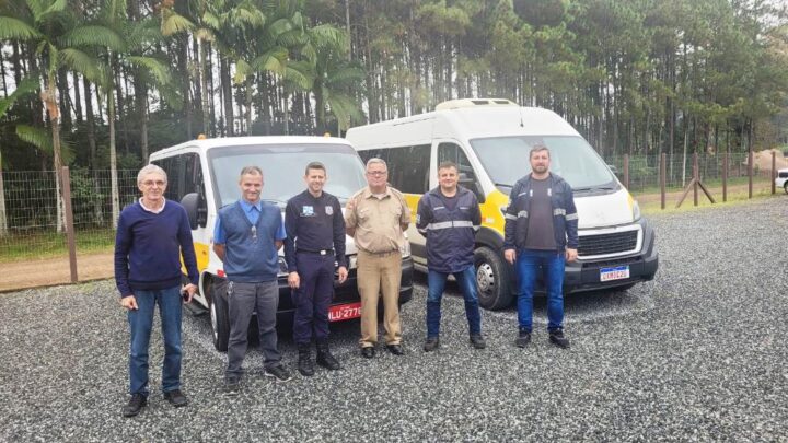 Timbó – Demutran e Polícia Militar realizam vistoria em veículos de transporte escolar
