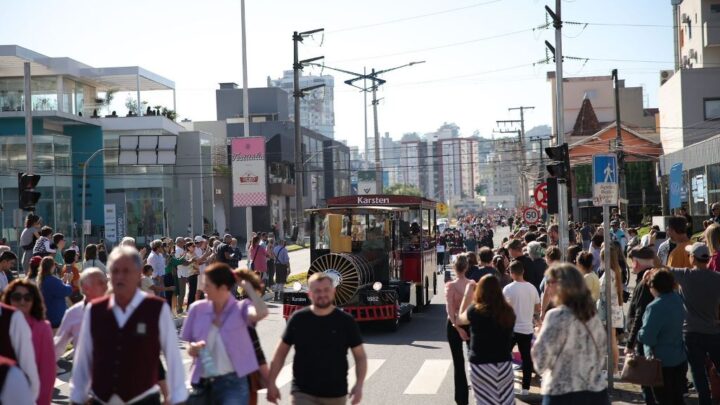 Com mais de 20 mil pessoas na primeira semana, 28ª Festitália renovada é aprovada pelo público