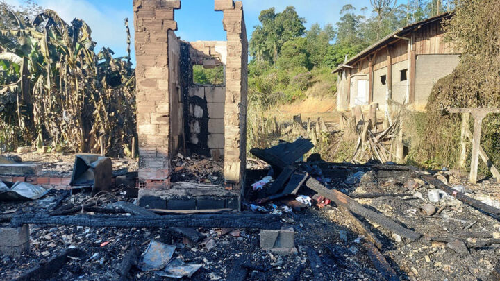 NOTA OFICIAL: Artista Mazin Silva e família pedem ajuda após perder casa e todos os bens em incêndio, em Blumenau