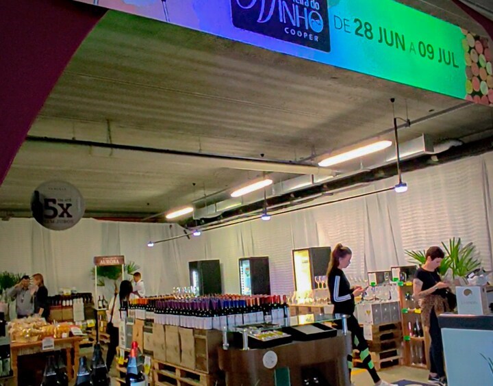 Rede Cooper realiza Feira de Vinhos na loja Cooper Super Vila Nova Rede Cooper realiza Feira de Vinhos na loja Cooper Super Vila Nova