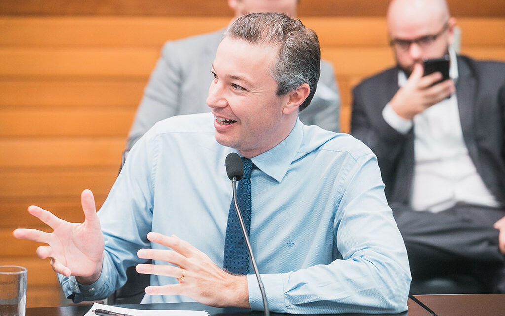 Justiça tributária e alívio no bolso: Projetos são aprovados em comissões na Alesc Justiça tributária e alívio no bolso: Projetos são aprovados em comissões na Alesc