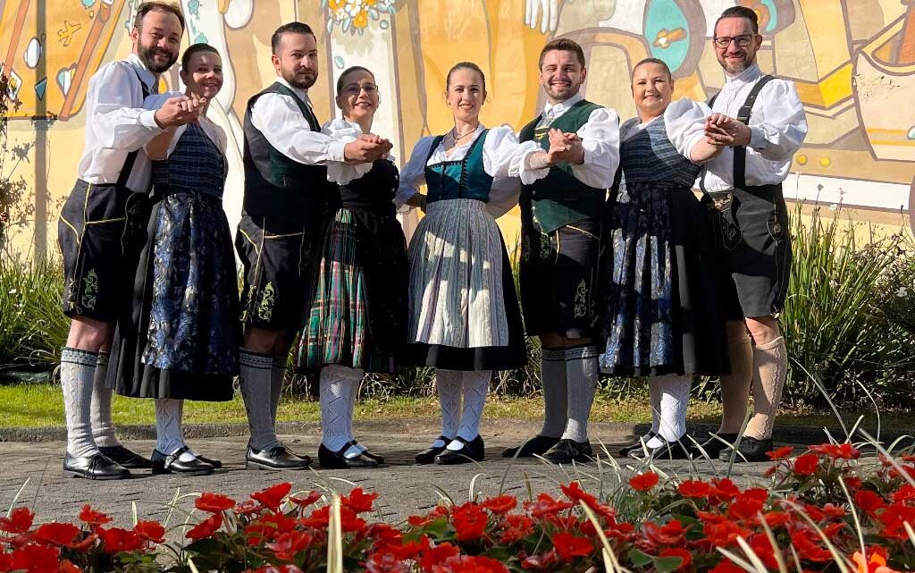 Grupo de Dança Folclórica do Verde Vale leva oficina e apresentação de dança folclórica à escola e instituição de Blumenau Grupo de Dança Folclórica do Verde Vale leva oficina e apresentação de dança folclórica à escola e instituição de Blumenau