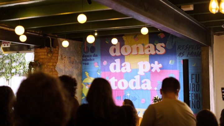 Primavera começa com evento que celebra 200 episódios do podcast Donas da P* Toda em Blumenau