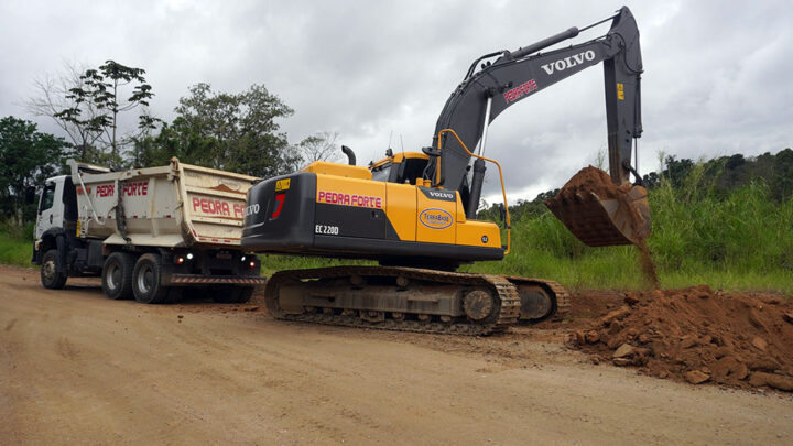 Obras de pavimentação da Rua Silésia são retomadas em Timbó