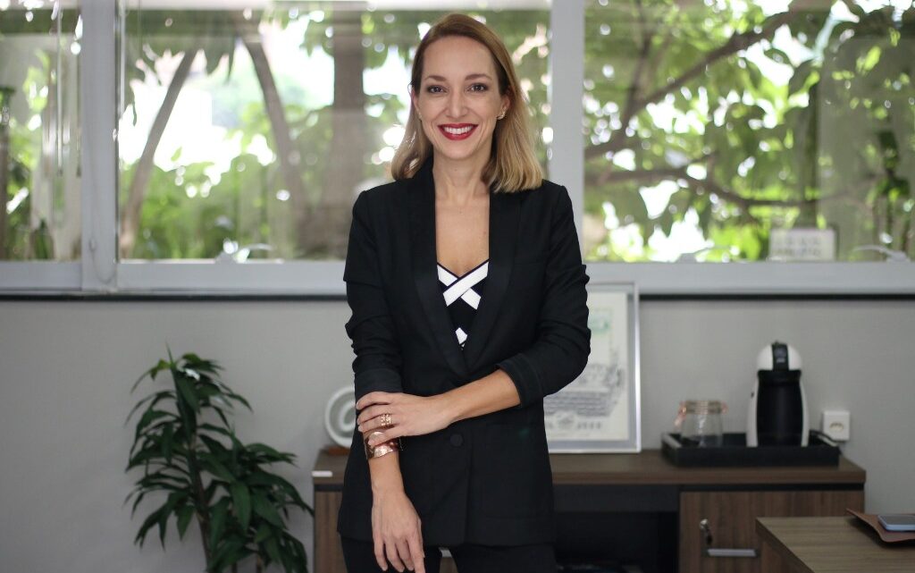 Tecendo a comunicação corporativa do presente: a simbiose essencial entre IA e a expertise humana Tecendo a comunicação corporativa do presente: a simbiose essencial entre IA e a expertise humana