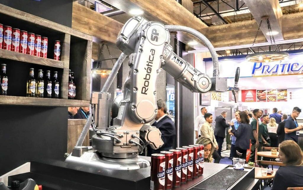 Prosit VIP inova e apresenta Robô Cervejeiro na Oktoberfest Blumenau 2023 Prosit VIP inova e apresenta Robô Cervejeiro na Oktoberfest Blumenau 2023