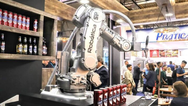 Prosit VIP inova e apresenta Robô Cervejeiro na Oktoberfest Blumenau 2023