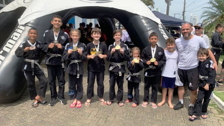 Timbó conquista cinco medalhas de ouro no Circuito Catarinense Mormaii 2023 de Jiu-Jitsu