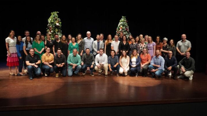 Equipes gestoras das Escolas Municipais de Timbó são diplomadas no processo de gestão democrática