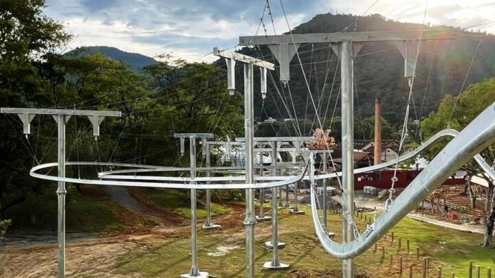Pomerode (SC) terá primeira tirolesa em dupla e com curvas do país, com 168 metros de extensão