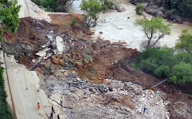 Video – BR470 desmorona no Km 143 em Rio do Sul, no Alto Vale