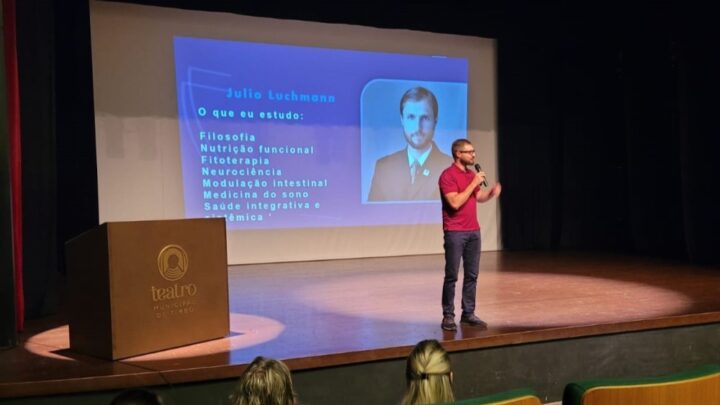 Profissionais da rede municipal de ensino de Timbó participam de primeira formação continuada do ano