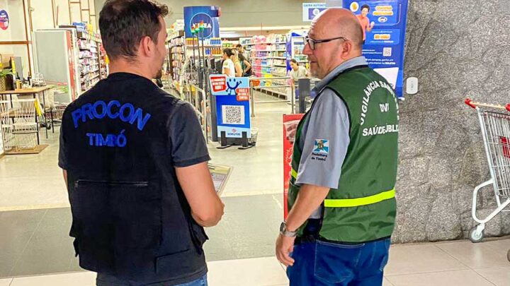 Vigilância Sanitária e Procon Timbó realizam fiscalização em supermercados