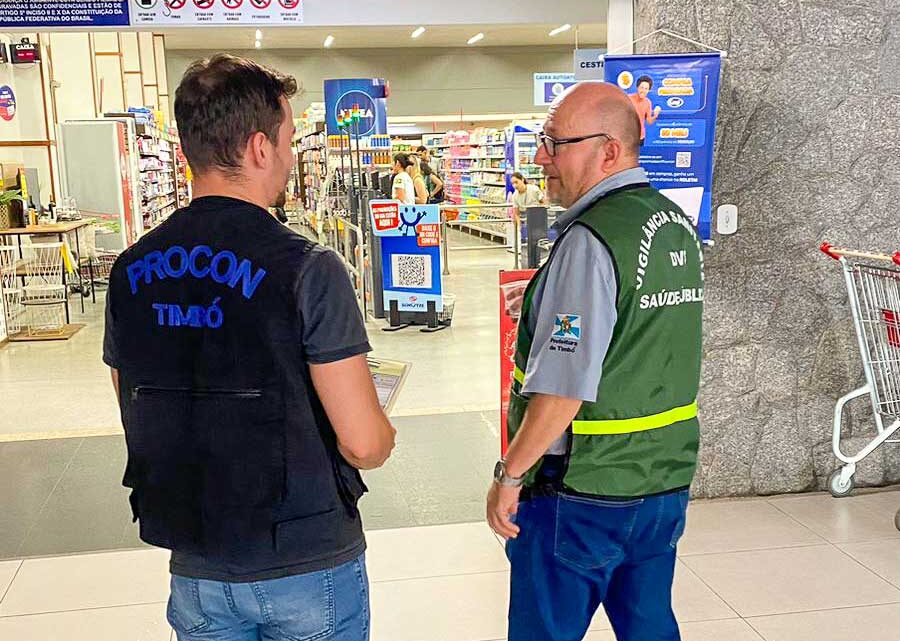 Vigilância Sanitária e Procon Timbó realizam fiscalização em supermercados